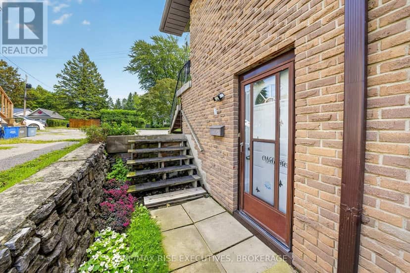 33 Montgomery Boulevard — photo 13 of 40