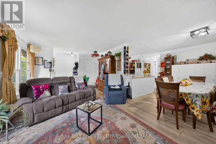 33 Montgomery Boulevard — photo 26 of 40