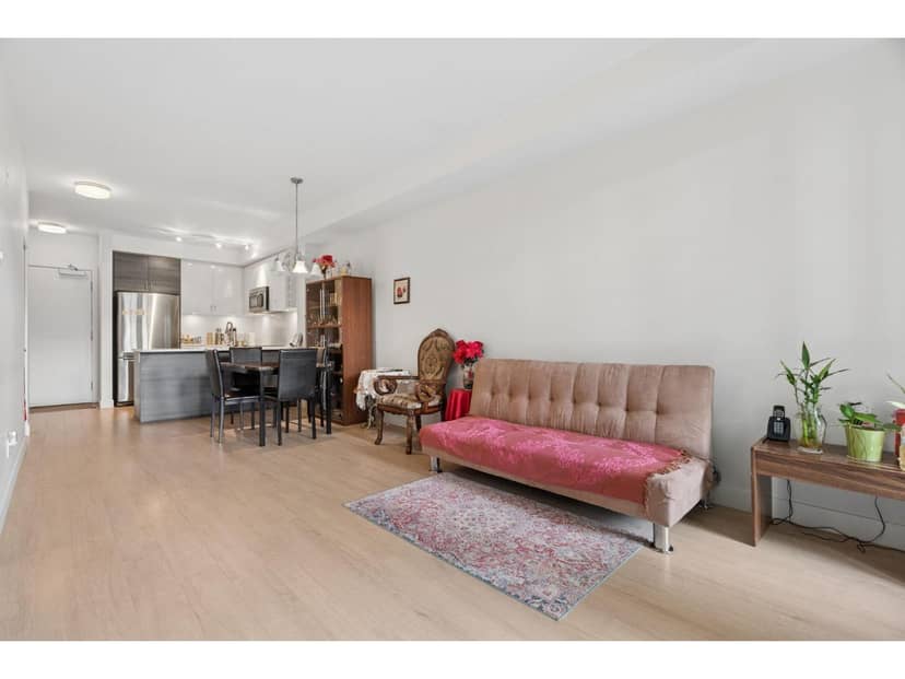 307 13919 FRASER HIGHWAY, Surrey, photo 2