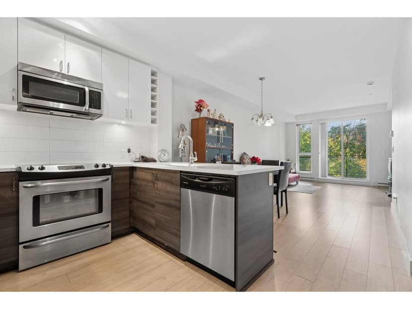 307 13919 FRASER HIGHWAY, Surrey, photo 3