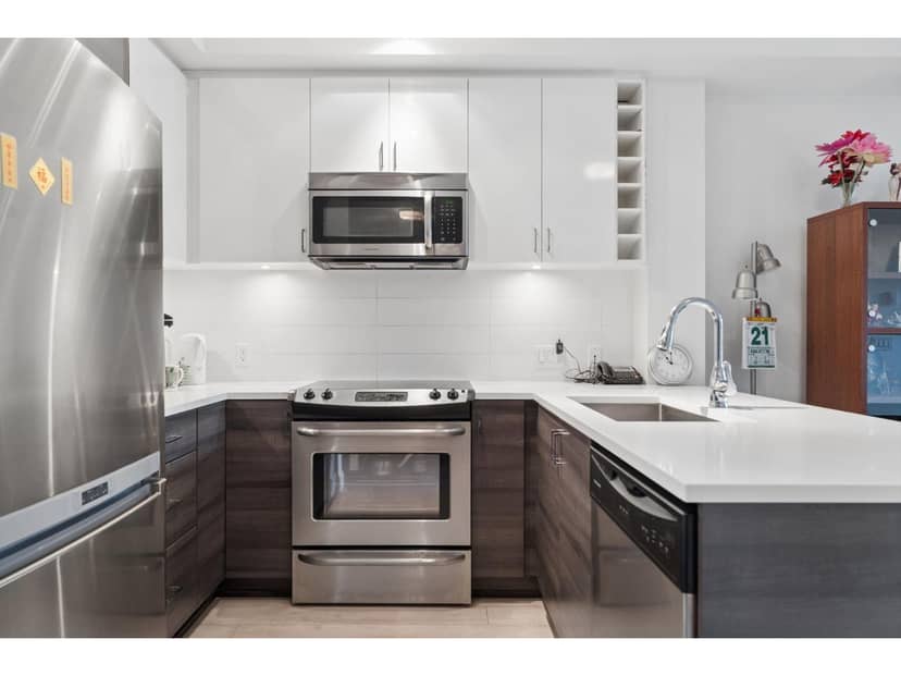 307 13919 FRASER HIGHWAY, Surrey, photo 4
