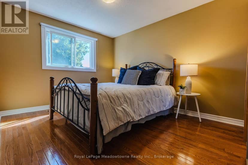902 Laurier Avenue — photo 28 of 37