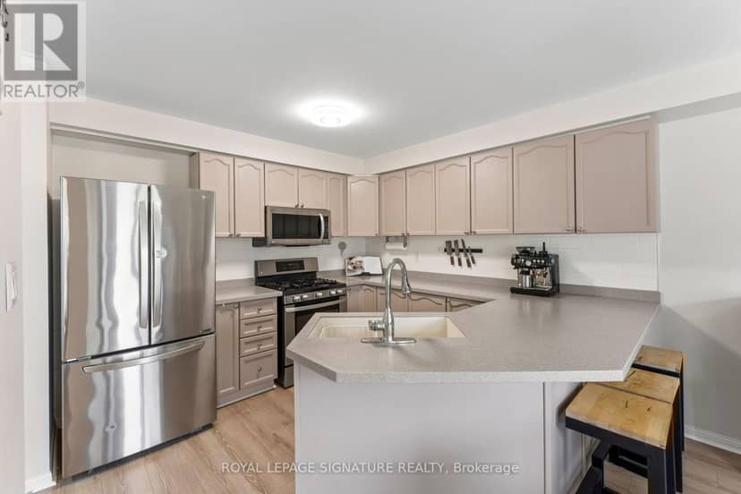 16 Beacham Crescent — photo 12 of 35