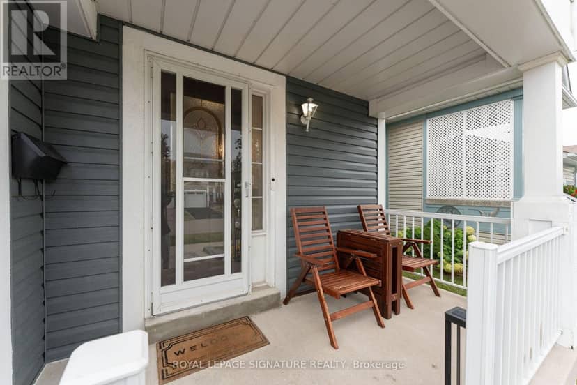 16 Beacham Crescent — photo 3 of 35