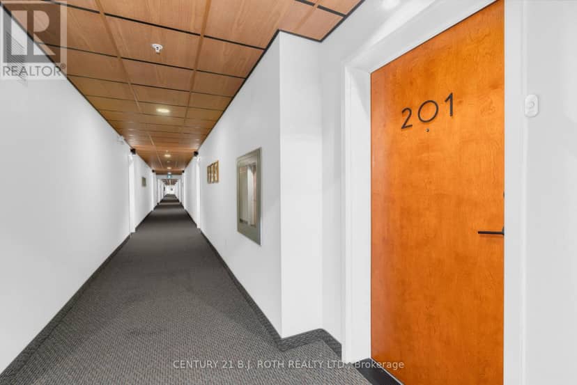201 - 720 Yonge Street — photo 2 of 40