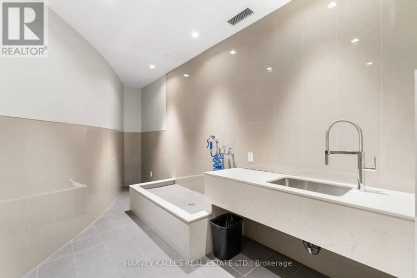 1105 - 8 Tippett Road — photo 36 of 36