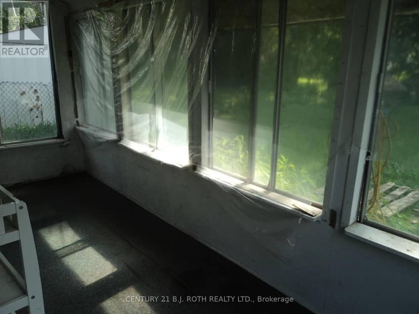 137 Dufferin Street — photo 30 of 33