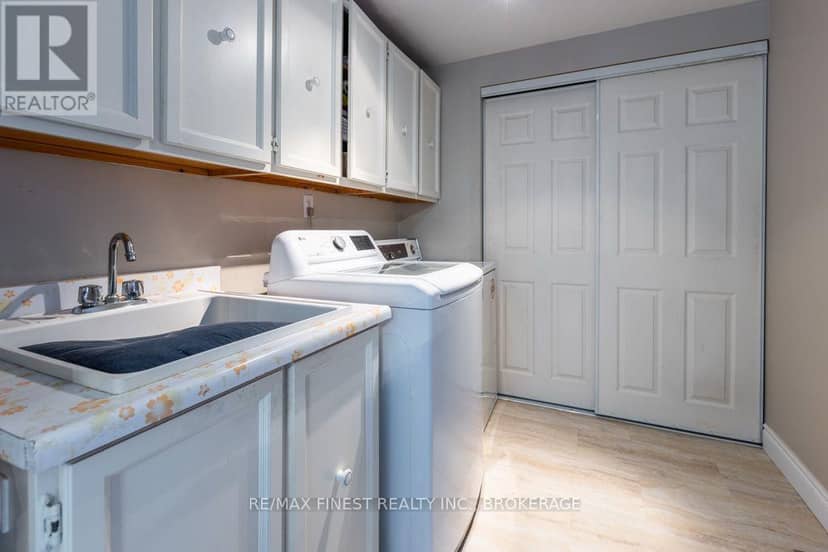 1043 Lincoln Drive — photo 18 of 40
