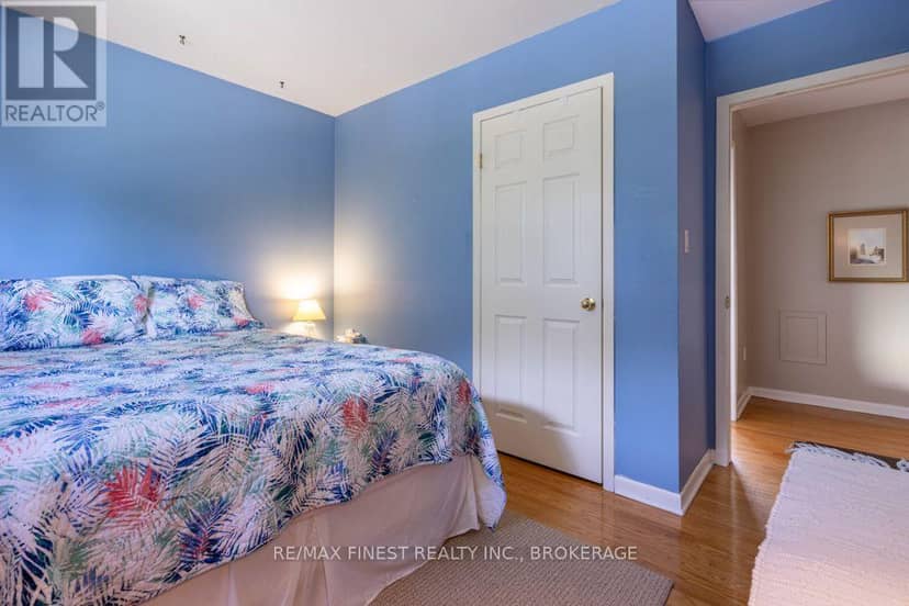 1043 Lincoln Drive — photo 39 of 40