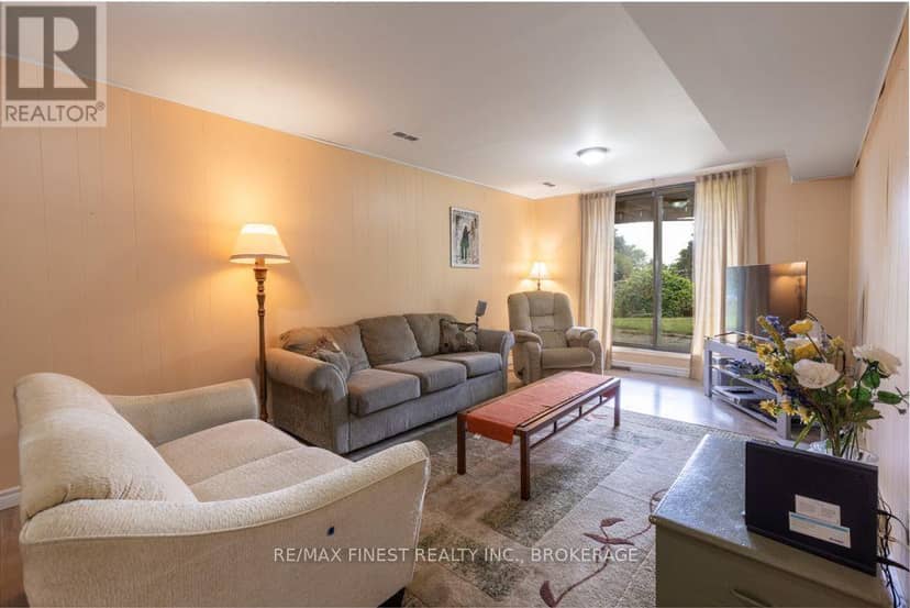 1043 Lincoln Drive — photo 9 of 40