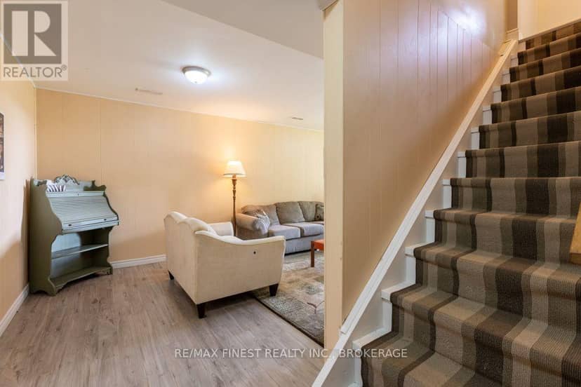 1043 Lincoln Drive — photo 7 of 40