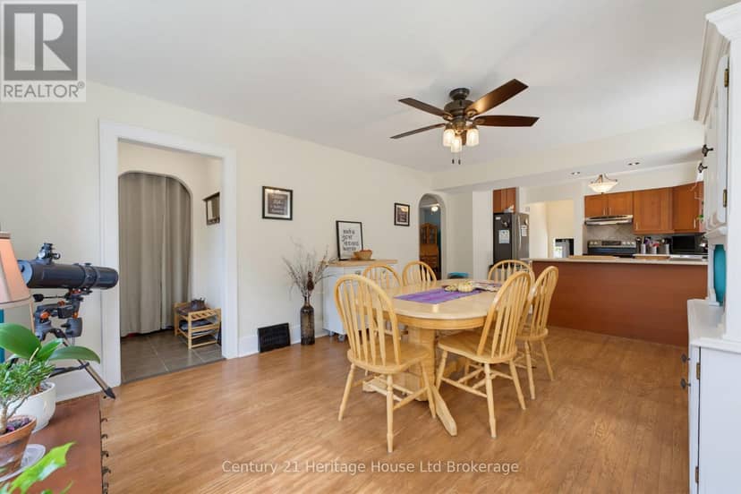 164 Sydenham Street — photo 9 of 40
