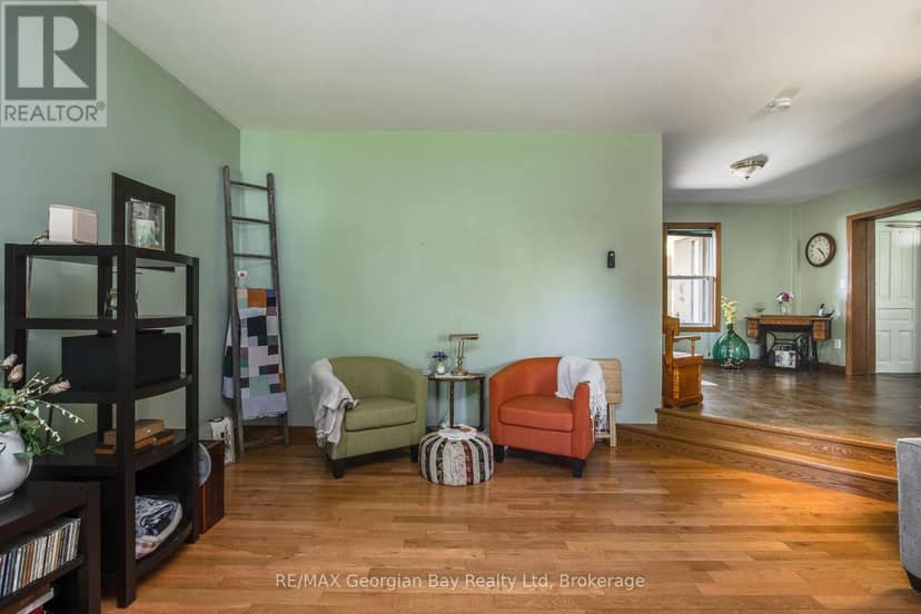 305 Lindsay Street E — photo 11 of 39