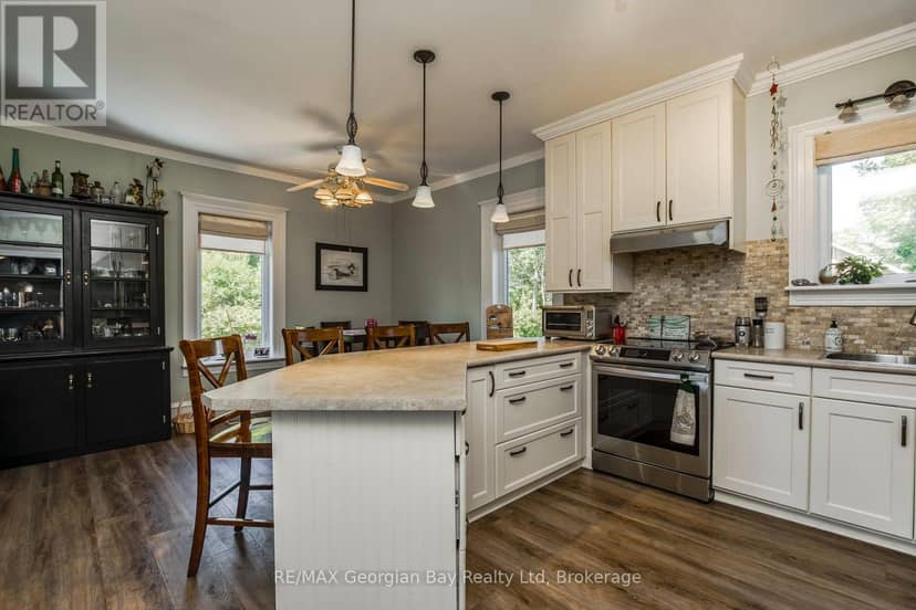 305 Lindsay Street E — photo 13 of 39