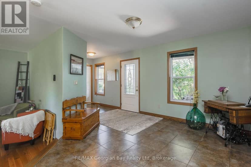 305 Lindsay Street E — photo 4 of 39