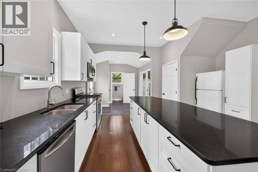 22 KING Avenue — photo 12 of 40