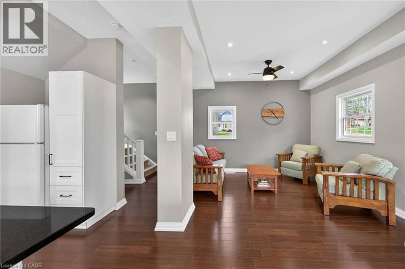 22 KING Avenue — photo 15 of 40