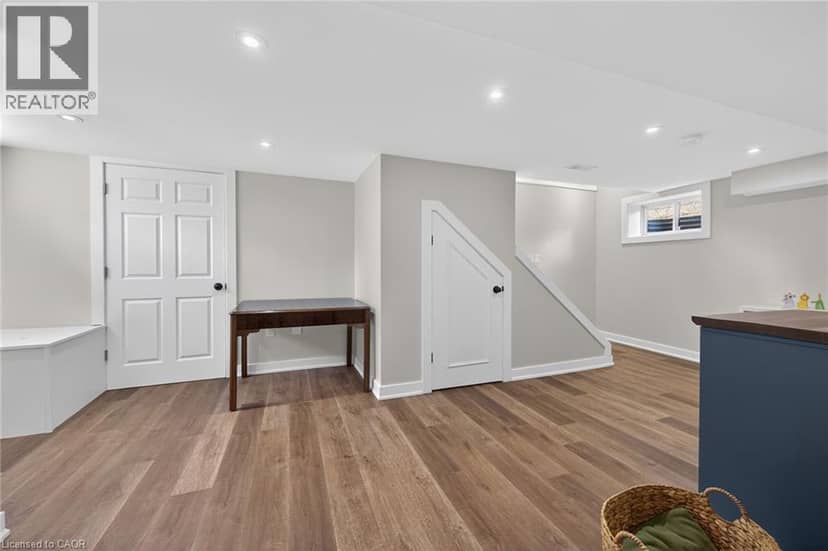 22 KING Avenue — photo 28 of 40