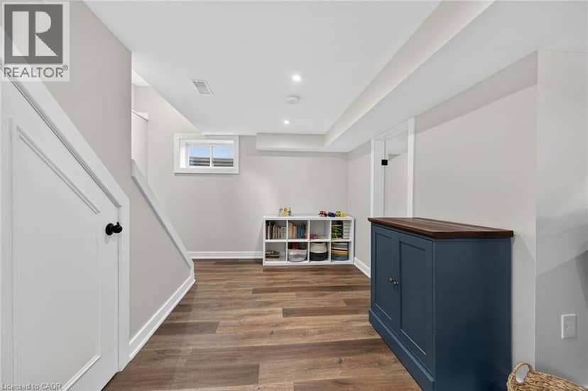 22 KING Avenue — photo 29 of 40