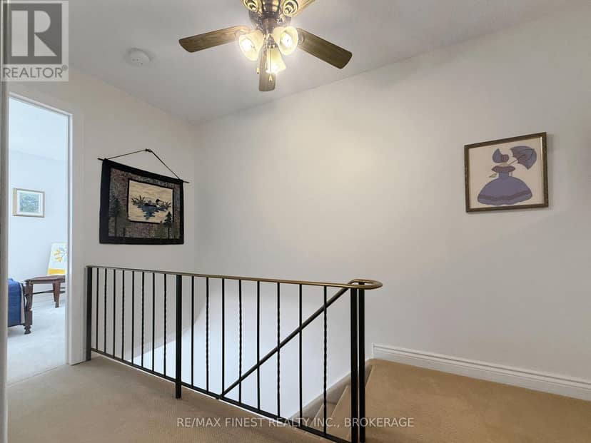906 Purcell Crescent — photo 13 of 40