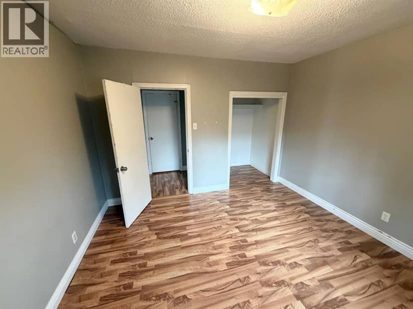 9516 102 Avenue — photo 10 of 16