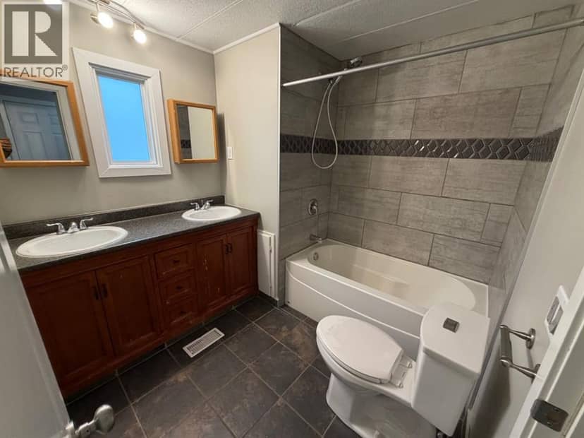 11918 98 Street — photo 9 of 14