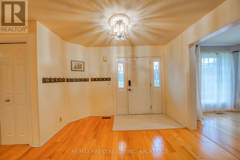 719 Woodside Drive, Kingston, photo 2