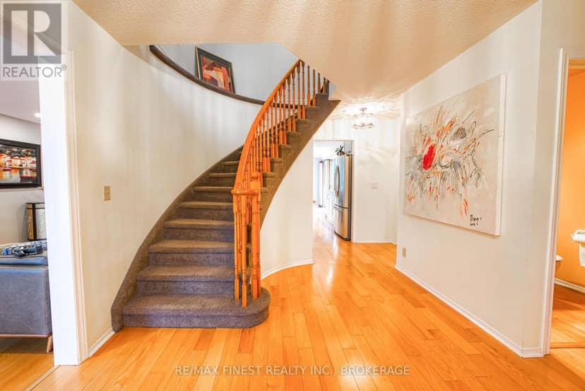 719 Woodside Drive, Kingston, photo 3