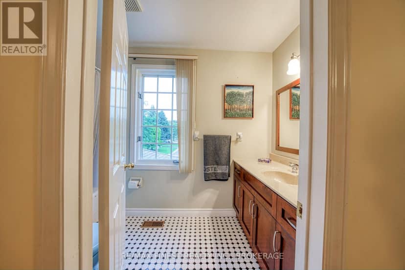 719 Woodside Drive — photo 33 of 40