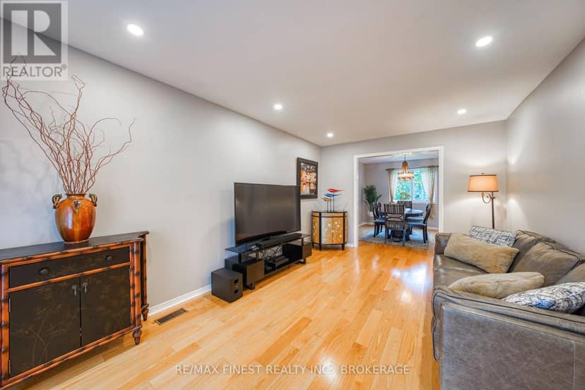719 Woodside Drive, Kingston, photo 5