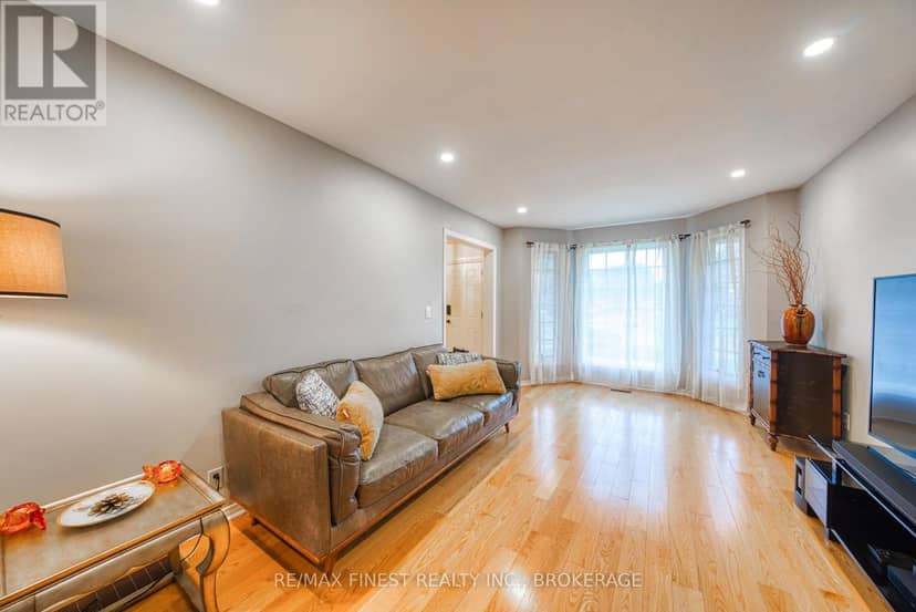 719 Woodside Drive, Kingston, photo 6