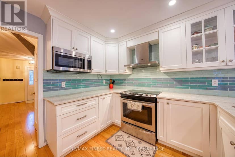 719 Woodside Drive, Kingston, photo 8