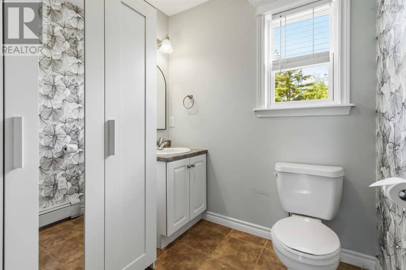 109 North Green Road — photo 17 of 40
