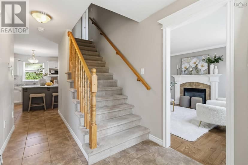 109 North Green Road — photo 4 of 40