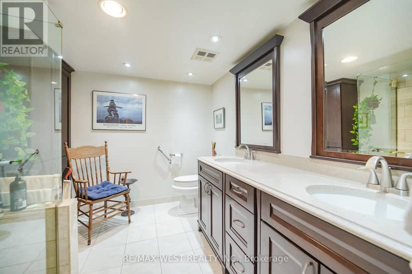 305 - 700 Wilson Road N — photo 10 of 19