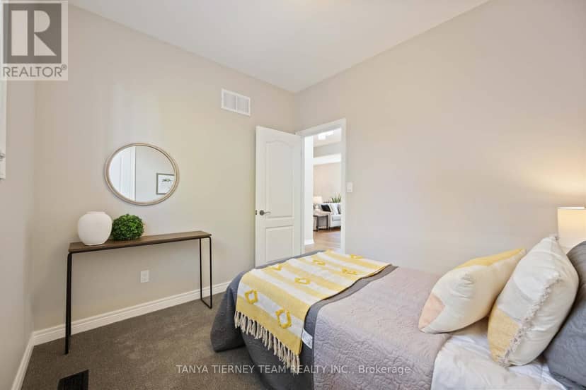 16 Cody Avenue — photo 29 of 40