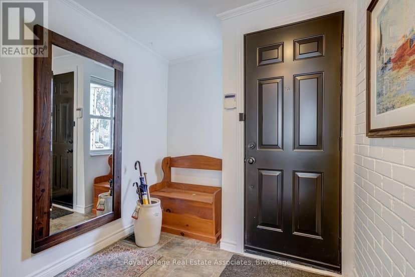 889 Third Street — photo 6 of 40