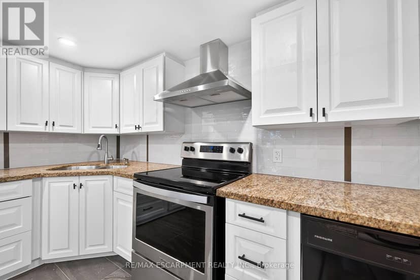 96 Fielding Crescent — photo 32 of 40