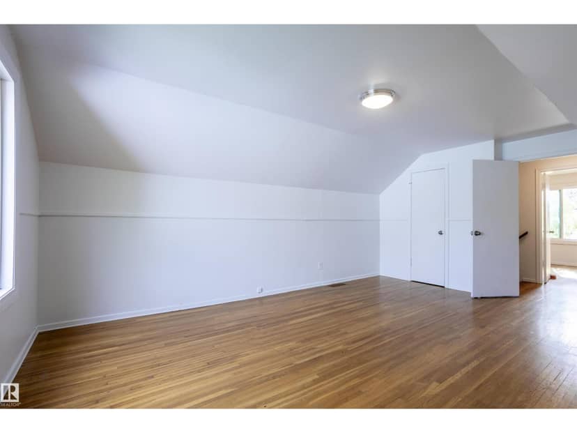 13716 115 AV NW — photo 14 of 34
