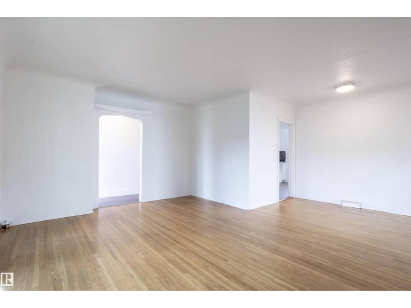 13716 115 AV NW — photo 9 of 34