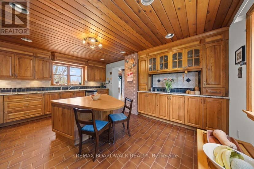 2464 Scrivens Drive — photo 13 of 40