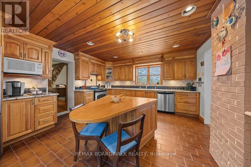 2464 Scrivens Drive — photo 14 of 40