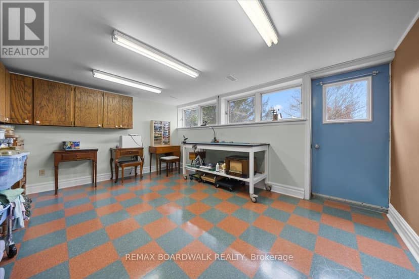 2464 Scrivens Drive — photo 34 of 40