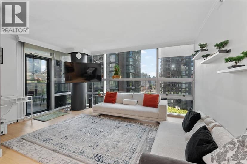 70X 1050 BURRARD STREET, Vancouver, photo 3