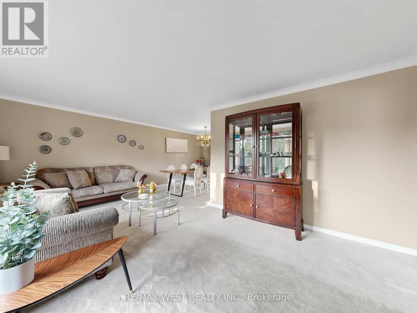 941 Willowdale Avenue — photo 9 of 40