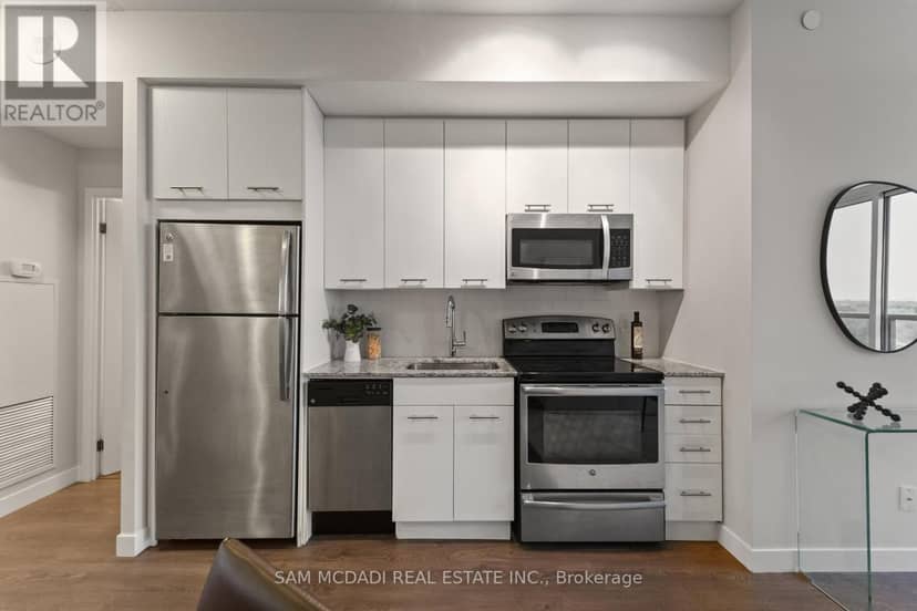903 - 2055 Danforth Avenue — photo 9 of 24