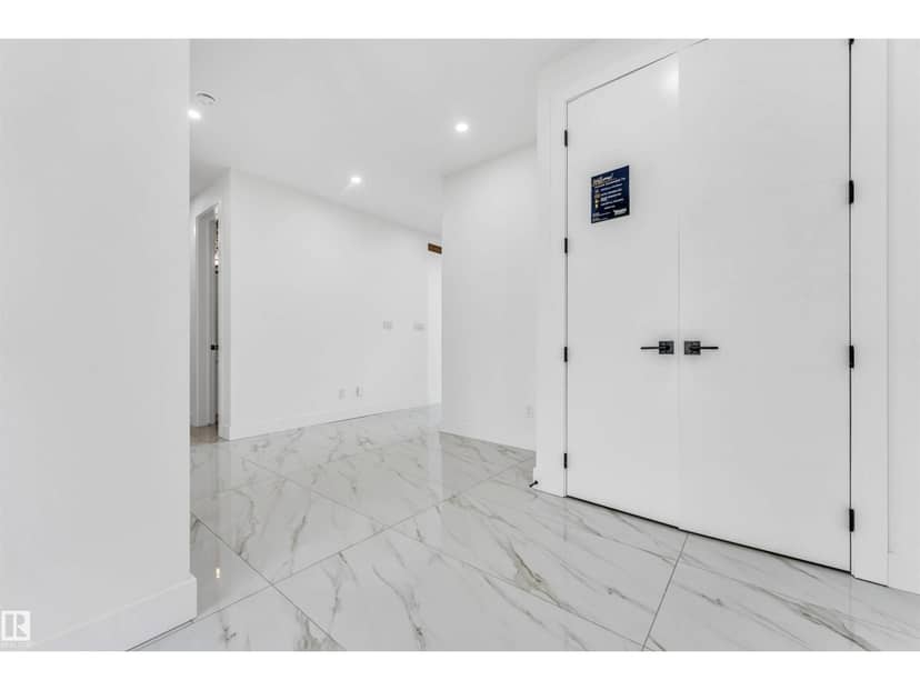 2322 63 AV — photo 10 of 40