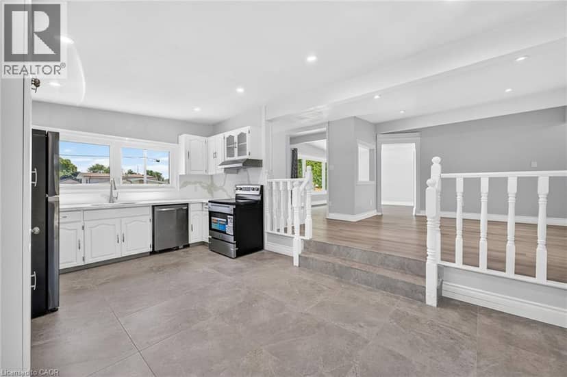 96 FIELDING Crescent — photo 11 of 40