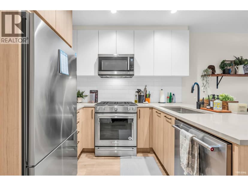 113 707 COMO LAKE AVENUE, Coquitlam