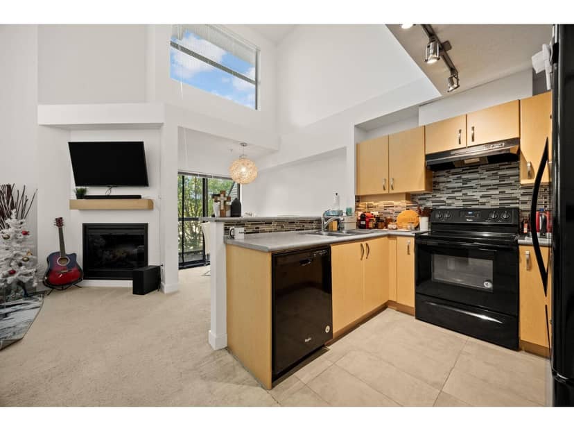 432 10838 CITY PKWY DRIVE, Surrey, photo 3